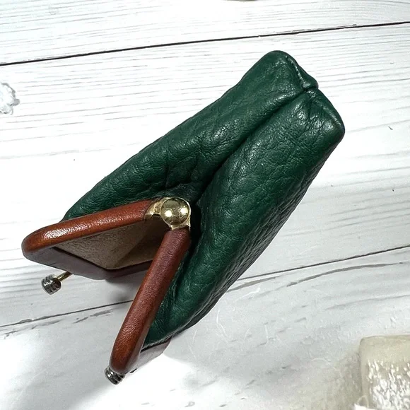 🦆 DOONEY & BOURKE LEATHER KISSLOCK COIN POUCH IN FOREST GREEN WITH TAN TRIM - Picture 9 of 10